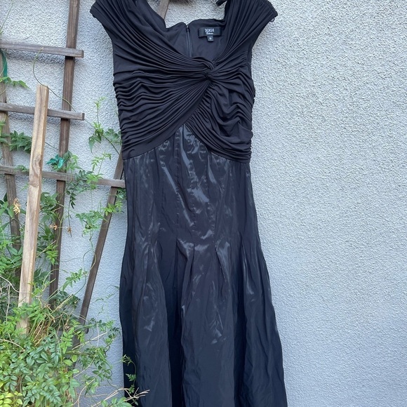 TADASHI Collection Ruched Taffeta Gown in Black Size 10 - Picture 2 of 13